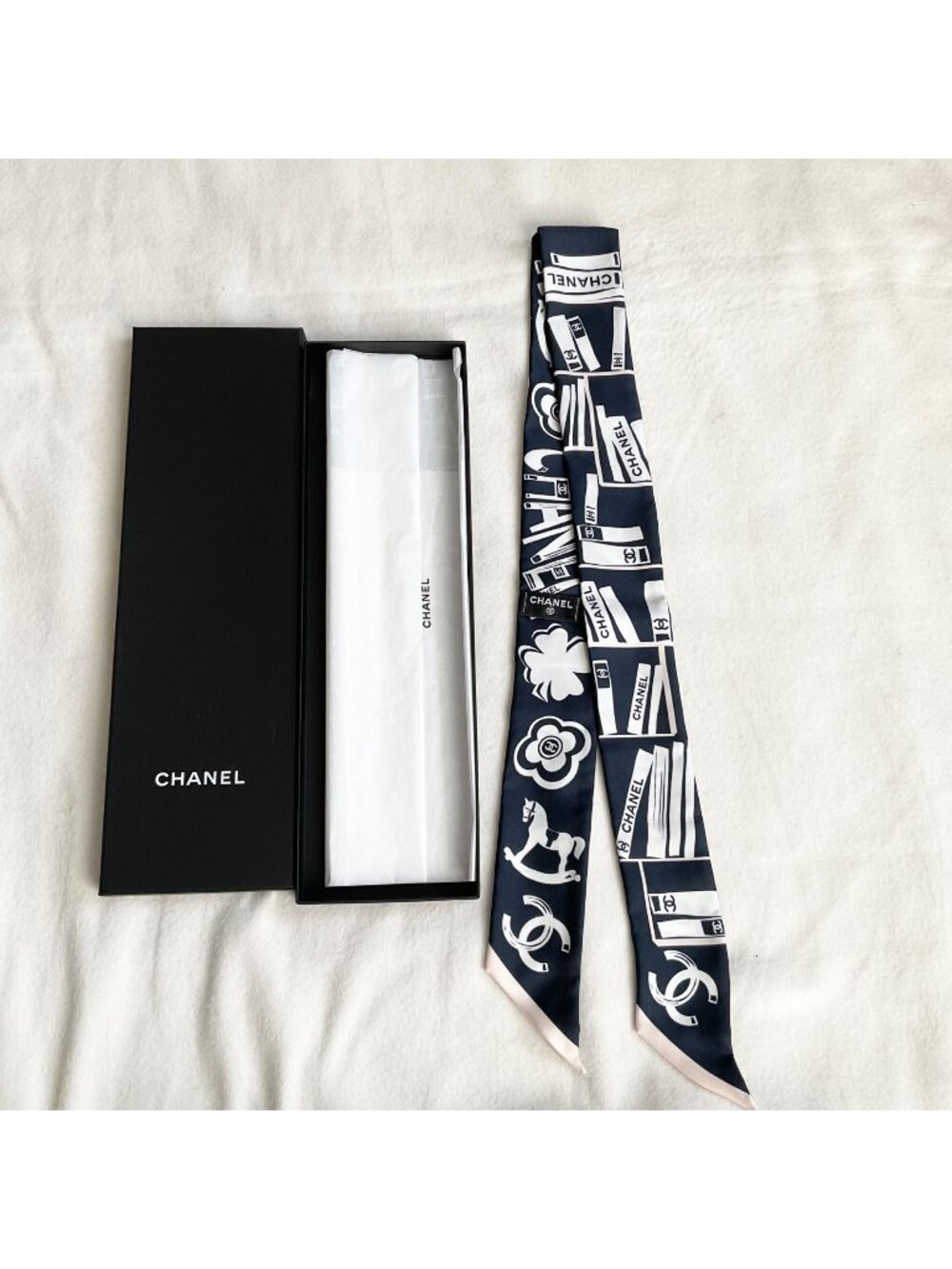 NWOT w/box CHANEL blue white silk scarf slim headband books logo Trojan